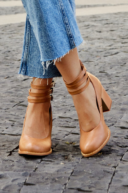 Harriet | Smooth Sandals with Ankle Strap and Thick Heel