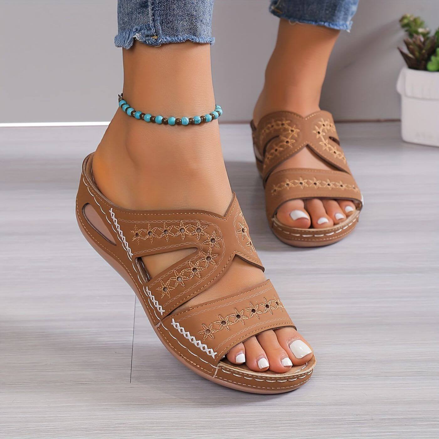 Uma | Slip-Resistant Orthopedic Sandals
