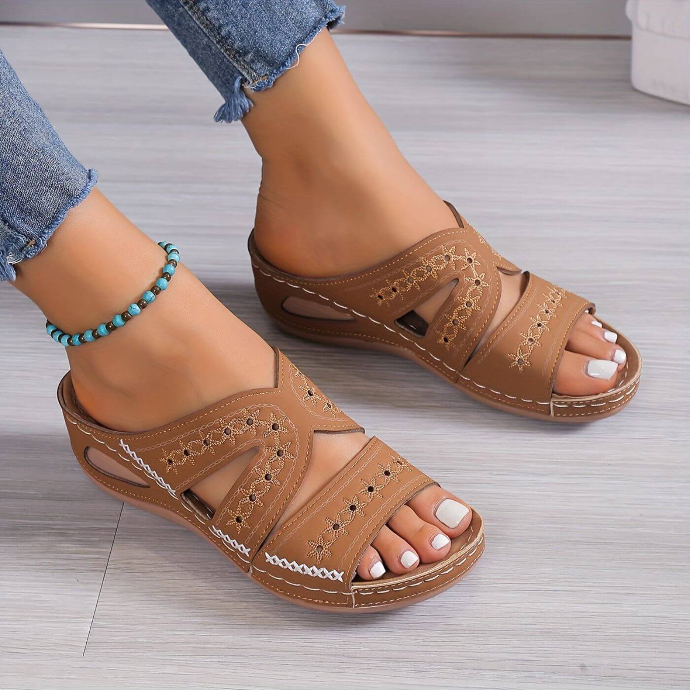 Uma | Slip-Resistant Orthopedic Sandals