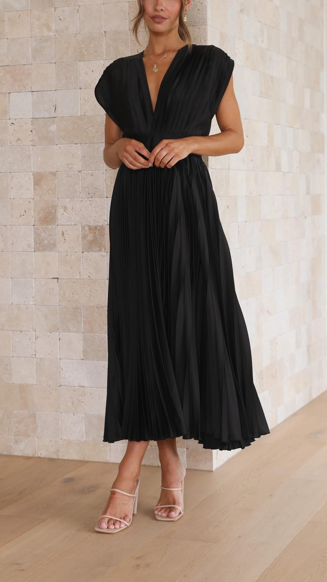 Caitlin | Elegant Pleated Maxi Dress
