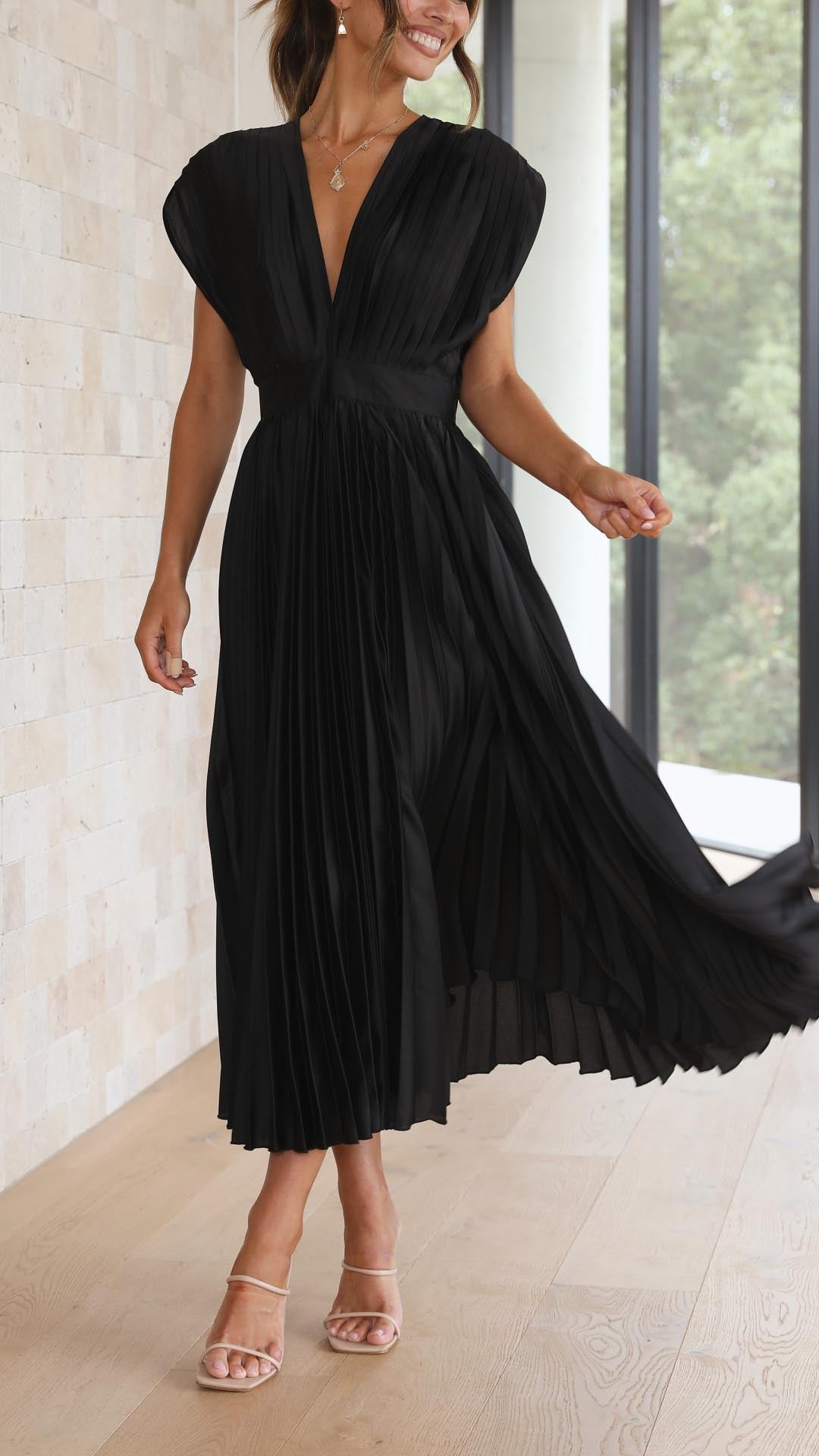 Caitlin | Elegant Pleated Maxi Dress