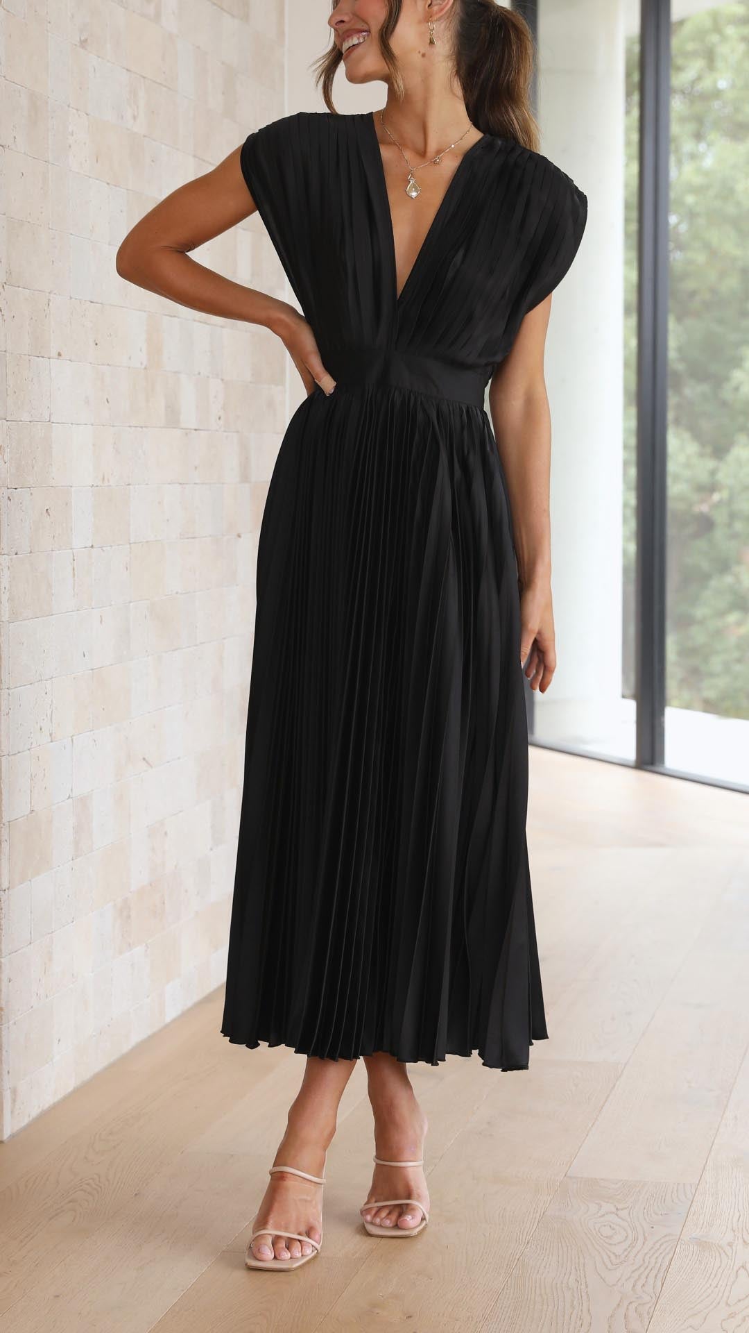 Caitlin | Elegant Pleated Maxi Dress