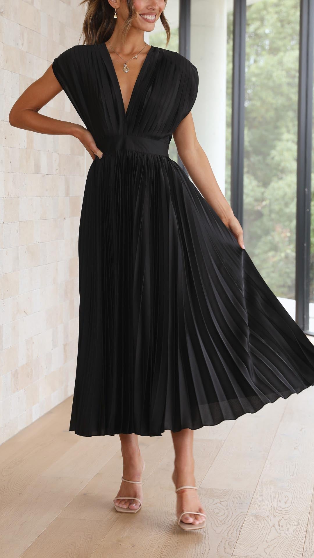 Caitlin | Elegant Pleated Maxi Dress