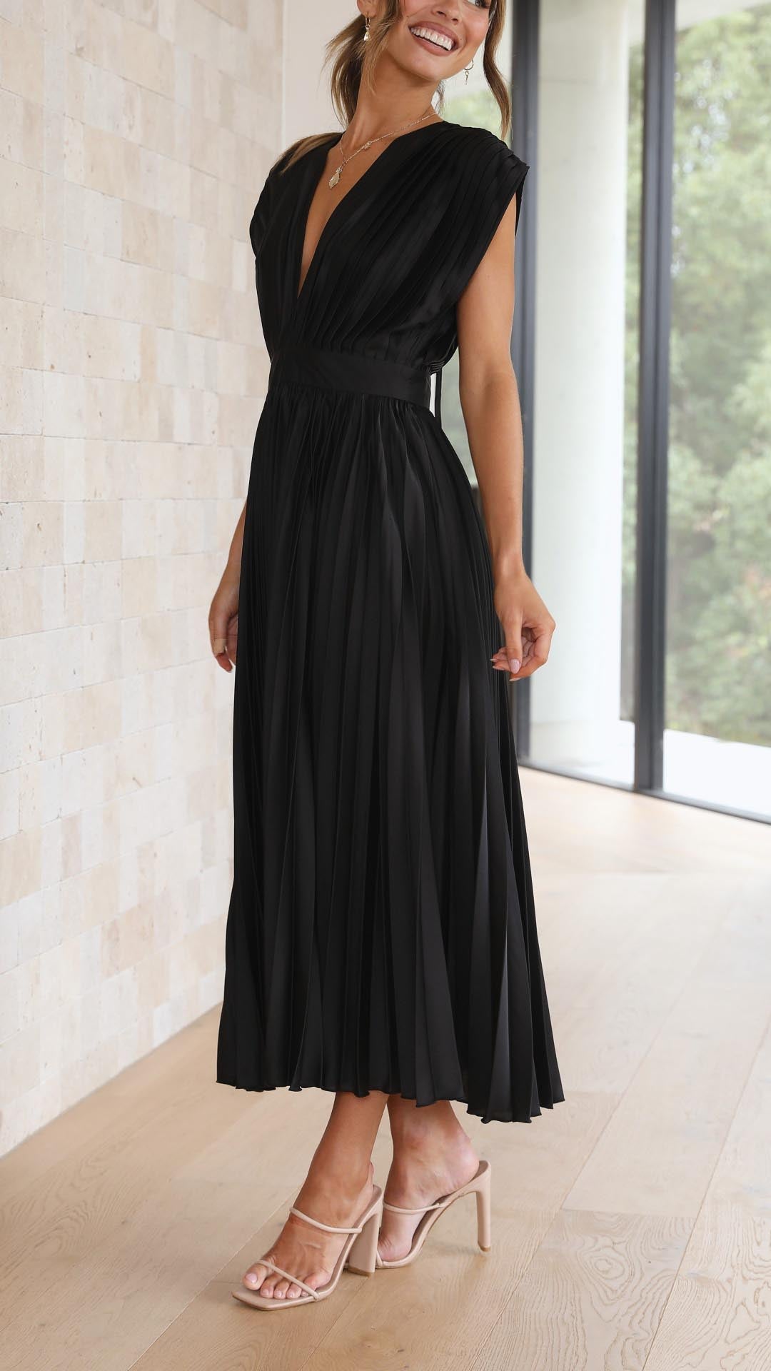 Caitlin | Elegant Pleated Maxi Dress