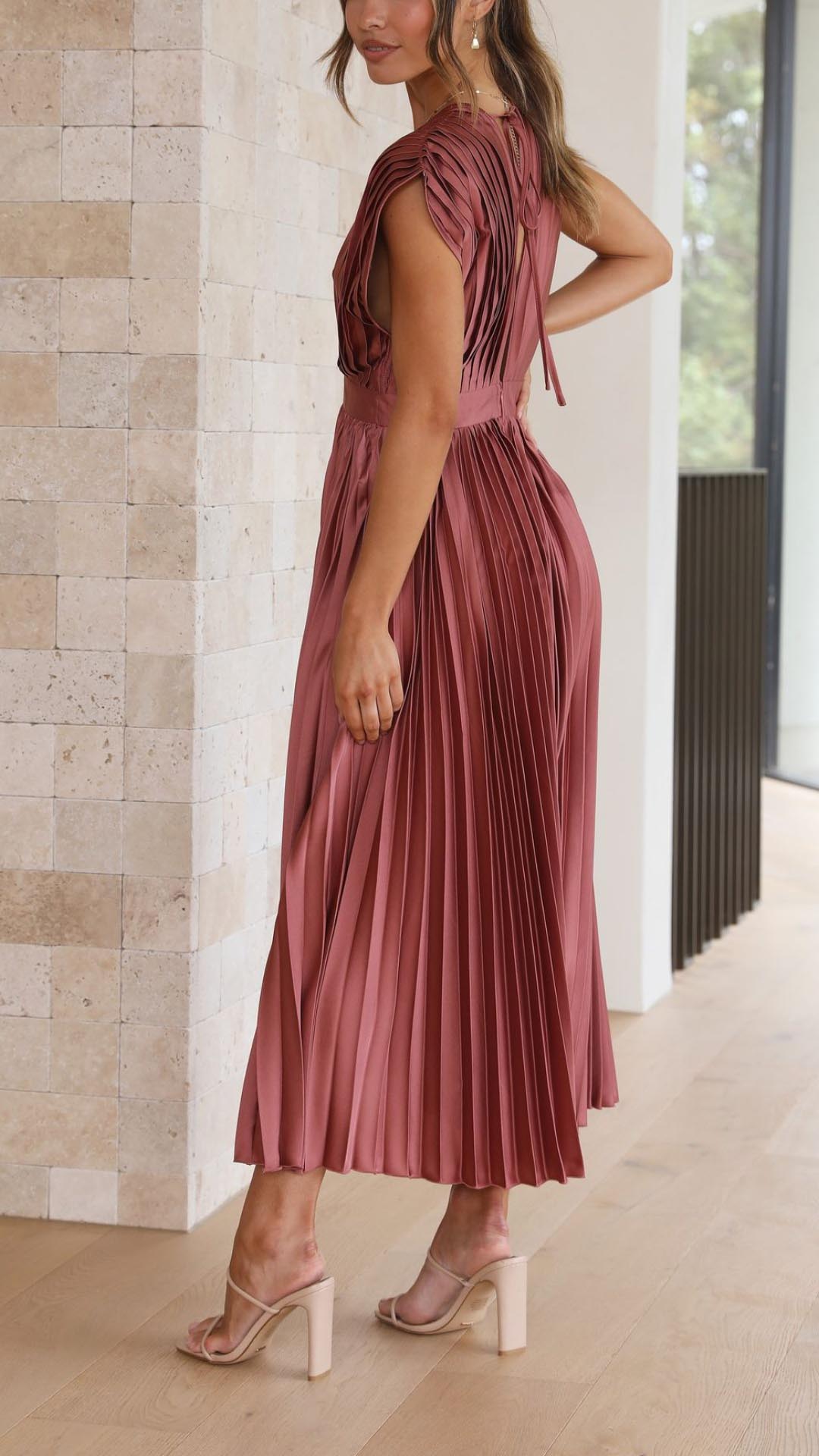Caitlin | Elegant Pleated Maxi Dress